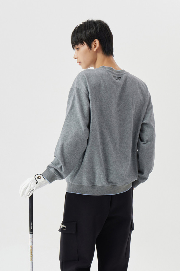 (U) Biggest Logo 와펜 크루넥 스웨트셔츠는 부드러운 플리스와 면 혼방 소재로 제작되어 편안한 착용감을 선사합니다. 베이지, 그레이, 그린 세 가지 색상으로 출시되었으며, 라운드넥에 긴 소매 기장으로 디자인되었습니다. 전면 좌측 가슴에는 곰 와펜, 후면 넥밴드 하단에는 브랜드 로고 자수 디테일로 포인트를 더했습니다. 슬림핏으로 제작되어 캐주얼, 스포티, 미니멀 스타일 연출에 용이하며, 봄, 가을 시즌 데일리룩 또는 동네 마실룩, 산책룩으로 활용하기 좋습니다. 신축성이 있어 활동성이 뛰어나며, 1X1 립밴드와 어깨 라인 모빌론 테이프 처리로 내구성을 높였습니다.
