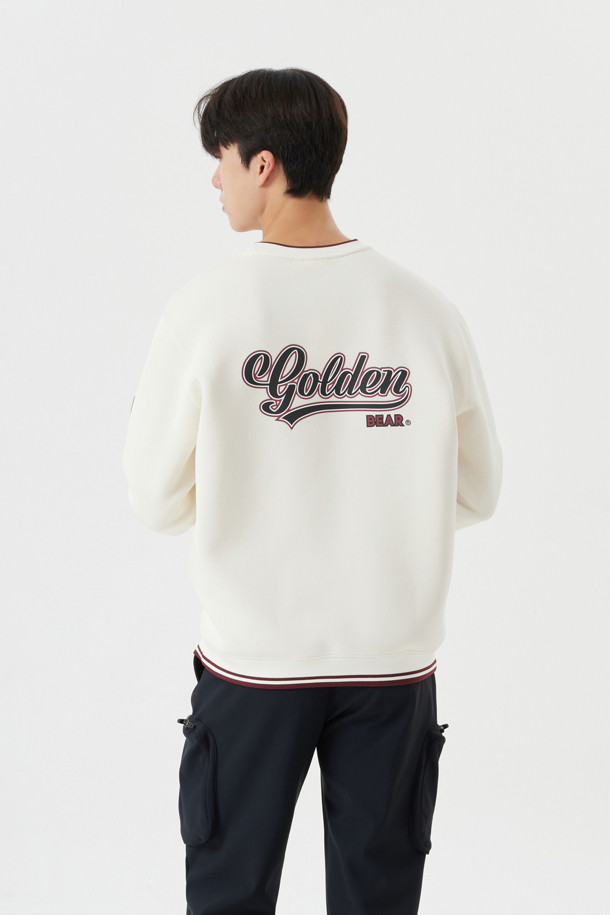 아이보리, 화이트 색상으로 출시된 Printed Back 더블페이스 스웨트셔츠입니다. 남성용으로, 가을/겨울 시즌에 골프 및 일상용으로 착용하기 좋습니다. 면 소재의 레귤러핏 긴소매 스웨트셔츠로, 라운드넥 디자인과 두꺼운 두께, 부드러운 촉감이 특징입니다. 등면에 프린트가 더해져 스포티하고 캐주얼한 스타일을 연출하며, 미니멀한 무드도 느낄 수 있습니다. 더블페이스 원단으로 제작되어 보온성과 활동성을 동시에 갖췄습니다.
