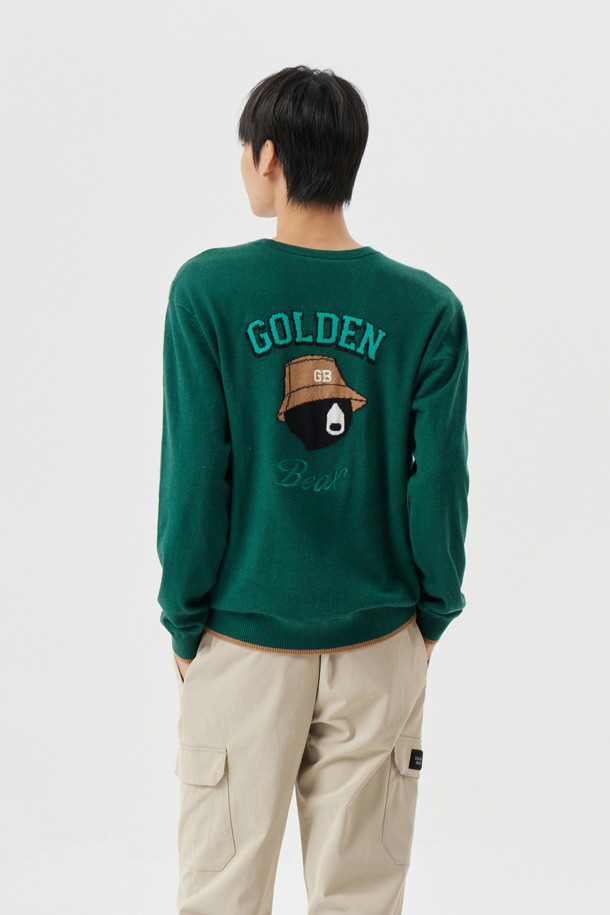 남성 골프 스웨터, '윈드프루프 라이닝 풀오버 니트'입니다. 울 소재에 방풍 안감을 더해 가을, 겨울 추운 날씨에도 따뜻하게 착용할 수 있습니다. 슬림핏 또는 오버핏으로 출시되며, 아이보리, 그린, 베이지 세 가지 색상으로 만나보실 수 있습니다. 등판 자카드 아트웨올, 넥, 소매, 밑단 7X7 립조직, 소매 및 밑단 배색 컬러, 좌측 가슴 시그니처 자수 등 섬세한 디자인이 돋보입니다. 라운드넥 긴소매 디자인으로, 골프룩 또는 겨울 데일리룩에 클래식, 스포티, 미니멀한 스타일을 연출할 수 있습니다.
