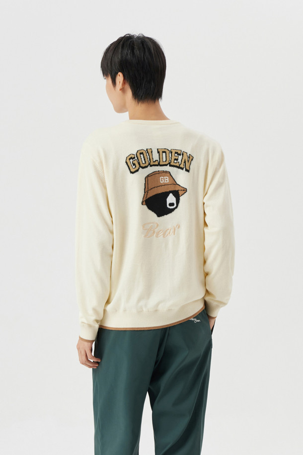 방풍 안감 풀오버 니트입니다. 아이보리 및 베이지 색상으로 출시되었으며, 가을과 겨울에 따뜻하게 착용할 수 있습니다. 라운드넥에 레귤러 핏으로, 캐주얼 및 스포티한 스타일을 연출합니다. 두꺼운 두께감과 부드러운 촉감의 기모 안감으로 보온성을 높였습니다. 골프, 일상 등 다양한 TPO에 활용 가능한 남성용 니트 풀오버입니다.
