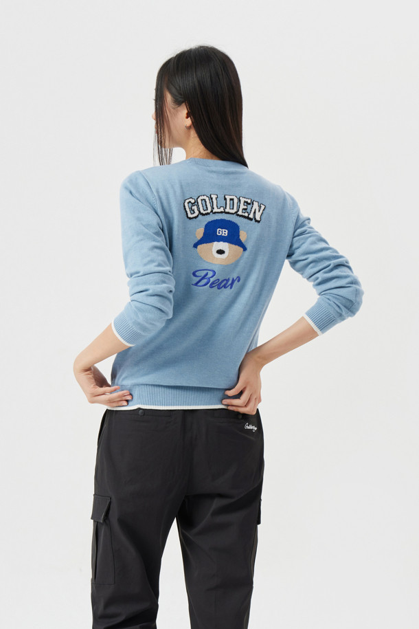 (W) 윈드프루프 라이닝 풀오버 니트는 여성 골프 및 일상 용도로 디자인된 따뜻하고 세련된 상의입니다. 아이보리, 베이지, 블루 3가지 색상으로 출시되었으며, 가을, 겨울 시즌에 적합합니다. 울 소재의 부드러운 터치감과 두꺼운 두께감으로 보온성을 높였으며, 방풍 안감 처리가 되어 있습니다. 등판 자카드 아트웨어, 배색 포인트 디자인, 넥/소매/밑단의 립 조직, 소매 밑단 배색 컬러 포인트, 전면 좌측 가슴 시그니처 자수 등 섬세한 디테일이 돋보입니다. 슬림핏, 데일리핏, 오버핏으로 다양한 스타일 연출이 가능하며, 라운드넥과 긴소매 디자인으로 포근함을 더했습니다.
