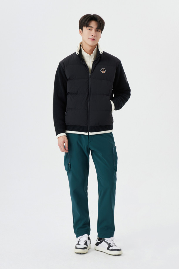 부드러운 촉감과 따뜻함을 선사하는 백 브러쉬드 조거 팬츠입니다. 남성용으로, 그린 컬러의 무지 디자인이 특징이며, 가을/겨울 시즌에 적합합니다. 릴랙스 핏과 조거핏으로 편안한 착용감을 제공하며, 두꺼운 기모 안감과 브러쉬드 가공으로 보온성을 높였습니다. 골프, 일상, 캠핑 등 다양한 TPO에 스포티, 캐주얼, 미니멀 스타일로 활용하기 좋습니다. 밴딩 처리된 허리 부분은 활동성을 더합니다.
