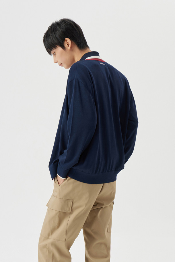 컬러 포인트 가디건은 남성용 가디건으로, 봄, 가을에 착용하기 좋습니다. 네이비, 그린 컬러로 출시되었으며, 골프, 일상 등 다양한 TPO에 활용 가능합니다. 슬림핏 니트 소재로 제작되었으며, 얇고 부드러운 촉감과 신축성을 제공합니다. 플레인 조직 편직, 포인트 컬러 배색, 베어 자수 로고, 스트레치 원사 추가, 로고 각인 플리 단추, 직자수 로고 디테일이 특징입니다.
