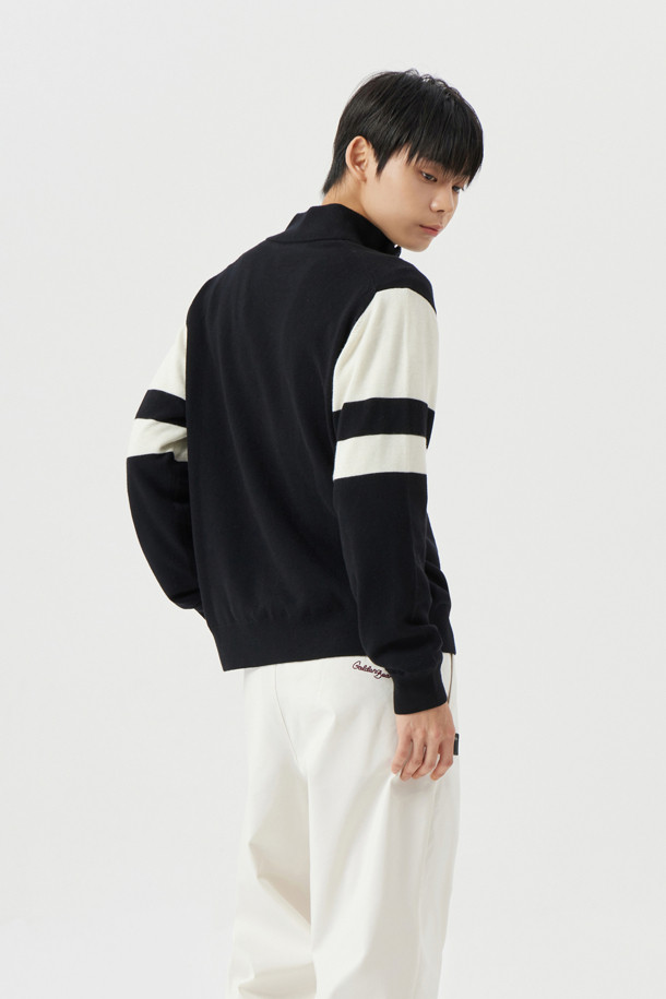 **윈드프루프 라이닝 하프 집업 니트**는 남성용 상의로, 가을과 겨울에 따뜻함과 스타일을 동시에 제공합니다. 블랙과 화이트 두 가지 색상으로 출시되어 어떤 스타일에도 쉽게 매치할 수 있습니다. 스포티하면서도 캐주얼한 무드를 연출하며, 골프룩과 출근룩 등 다양한 TPO에 활용 가능합니다. 레귤러핏에 하프넥 디자인, 긴소매 기장으로 제작되었으며, 두꺼운 두께감과 기모 안감, 방풍 및 보온 기능으로 추운 날씨에도 쾌적하게 착용할 수 있습니다. 부드러운 촉감과 무지 패턴, 집업 및 배색 디테일이 돋보이는 미니멀한 디자인의 니트입니다.
