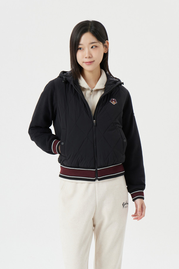 (W) 플리스 하이브리드 패디드 재킷은 여성용 아우터로, 가을과 겨울에 따뜻하게 착용할 수 있습니다. 스포티하면서도 캐주얼한 무드를 연출하며, 일상복뿐만 아니라 골프룩으로도 활용 가능합니다. 부드러운 플리스와 폴리에스테르 소재의 조합으로 뛰어난 보온성과 방풍 기능을 제공합니다. 무지 디자인에 크롭 기장과 집업 여밈 방식으로 활동성을 더했으며, 레귤러핏으로 편안하게 착용할 수 있습니다. 두꺼운 두께감과 긴 소매가 추운 날씨에도 따뜻함을 유지해 줍니다.
