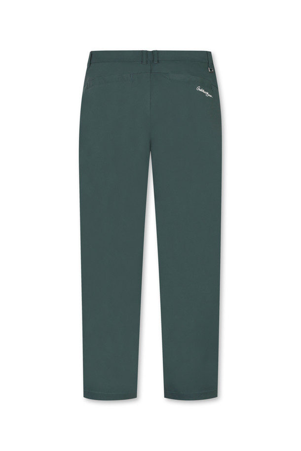 Tucked 테이퍼드 팬츠는 남성을 위한 골프 및 일상용 바지입니다. 블루와 아이보리 두 가지 색상으로 출시되었으며, 봄, 여름, 가을, 겨울 사계절 모두 착용 가능합니다. 슬림핏 테이퍼드 디자인으로 클래식하고 미니멀한 스타일을 연출하며, 얇은 면 소재로 제작되었습니다. 1:7 비율 허리 밴드, 싱글 플리츠, 메탈 후크 잠금장치, D링, 로고 자수, 싱글 웰트 포켓, 사이드 대각선 포켓, 백 요크 디자인 등, 섬세한 디테일이 돋보입니다. 2cm 접어올린 밑단으로 세련된 룩을 완성합니다.
