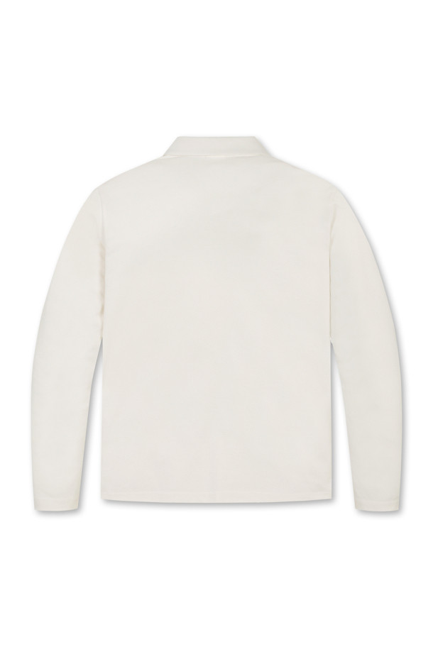 에센셜 니트 카라 티셔츠는 남성을 위한 베이직 스타일의 골프웨어입니다. 아이보리 컬러의 무지 피케 소재로 제작되었으며, 봄, 여름, 가을, 겨울 사계절 모두 착용 가능합니다. 슬림핏, 데일리핏, 오버핏 세 가지 핏으로 출시되어, 취향에 맞는 스타일을 연출할 수 있습니다. 니트 카라 디자인과 왼쪽 가슴 베어 자수, 소매단의 립밴드 디테일이 특징이며, 신축성이 있어 편안한 착용감을 제공합니다. 골프룩, 클래식, 미니멀, 캐주얼 스타일을 선호하는 분들께 추천합니다.
