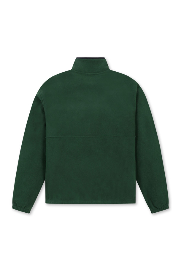 부드러운 촉감의 남성용 하프 집업 티셔츠입니다. 봄, 가을 시즌에 골프 및 일상에서 스포티하고 캐주얼한 스타일을 연출하기 좋습니다. 무지 디자인의 레귤러핏 긴소매 티셔츠로, 하프넥과 보통 두께감으로 편안함을 더했습니다. 폴리에스테르 소재로 제작되어 흡습 및 통기 기능이 뛰어나고, 집업과 로고 디테일로 포인트를 주었습니다.
