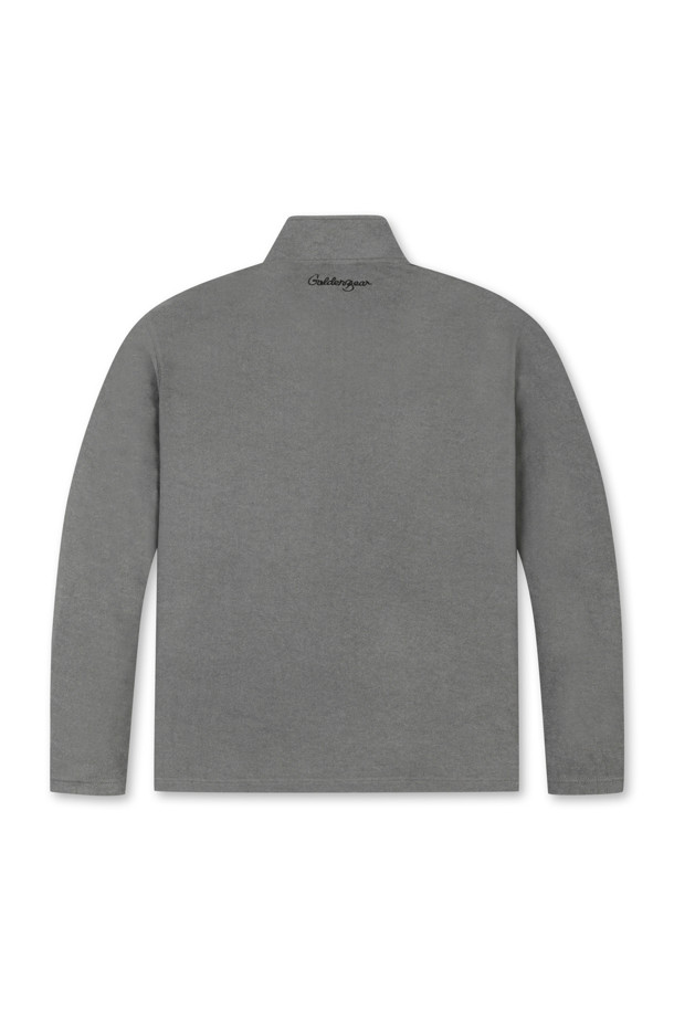 **마이크로 플리스 집업 풀오버**는 부드러운 촉감의 플리스와 기모 소재로 제작되어 가을, 겨울철 따뜻하게 착용할 수 있는 남성용 상의입니다. 하프넥 디자인과 집업 스타일로 보온성을 높였으며, 스포티, 캐주얼 스타일 모두 소화 가능합니다. 아이보리, 그레이, 그린, 블랙 4가지 색상으로 출시되었으며, 슬림핏, 데일리핏, 오버핏 등 다양한 핏으로 만나볼 수 있습니다. 좌측 가슴의 베어 자수와 후면 넥밴드 하단의 커브드 로고 자수, 소매단과 밑단의 삼봉 스티치 디테일이 돋보입니다. 골프룩 또는 겨울 데일리룩으로 활용하기 좋으며, 데일리 무드를 연출하기에 좋습니다.
