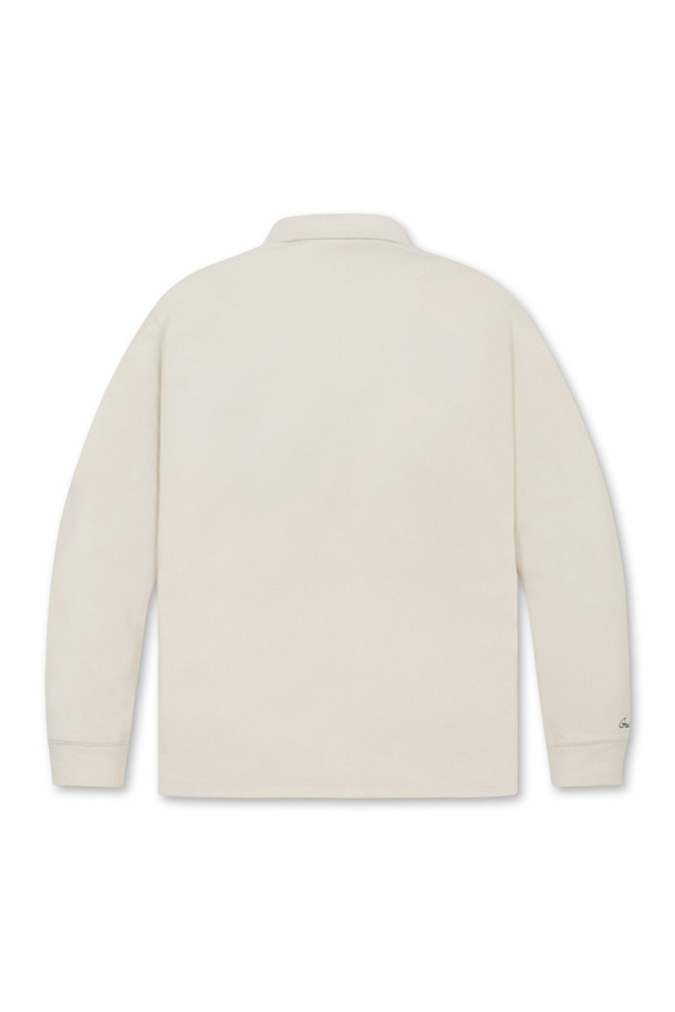 부드러운 촉감의 소프트 터치 폴로 티셔츠입니다. 남성용으로, 봄, 가을에 착용하기 좋으며, 아이보리, 베이지 두 가지 색상으로 만나보실 수 있습니다. 면 소재의 레귤러 핏 긴소매 제품으로, 부드러운 촉감과 흡습 기능으로 편안한 착용감을 선사합니다. 캐주얼, 클래식, 미니멀 스타일을 갖춘 디자인으로 골프룩과 일상복으로 활용 가능하며, 가슴 부분에 골프 로고 자수가 포인트로 더해졌습니다. 카라넥 디자인의 무지 스타일 폴로 티셔츠입니다.
