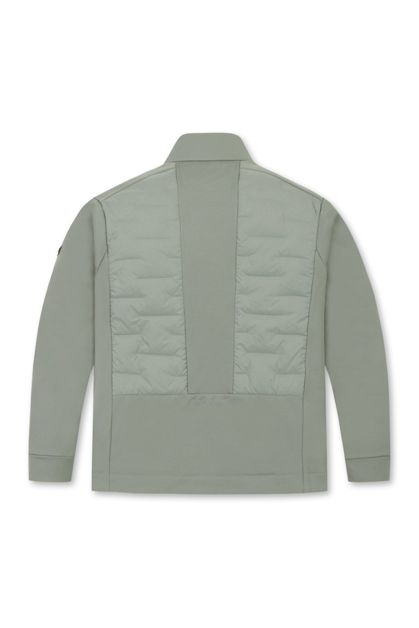 남성용 하이브리드 다운 점퍼입니다. 그레이 컬러의 무지 디자인으로, 가을과 겨울에 골프 또는 일상에서 스포티하고 캐주얼한 스타일을 연출하기 좋습니다. 두꺼운 두께감과 부드러운 촉감의 나일론, 폴리에스테르 혼방 소재로 제작되어 보온성과 방풍 기능을 제공합니다. 레귤러핏에 집업 스타일, 긴 소매 기장으로 활동성을 높였으며, 하이브리드 디자인과 기능성을 더했습니다.
