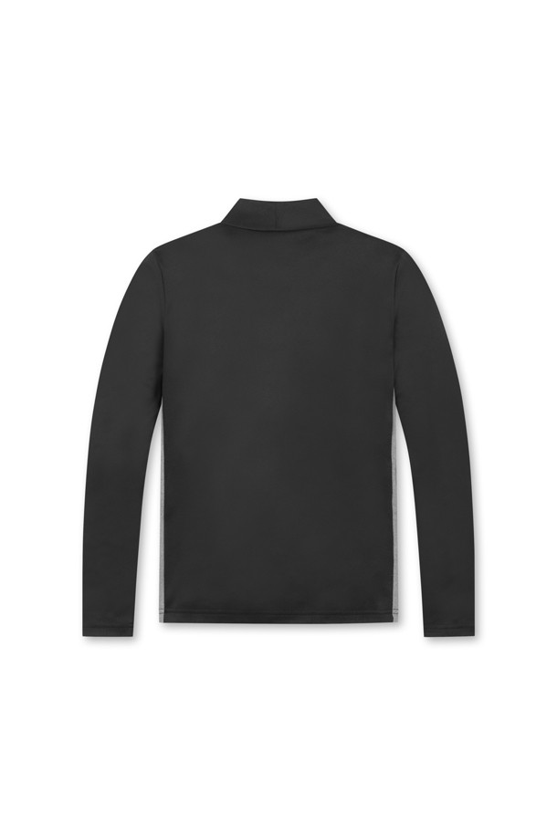 (W) 컬러 컨트라스트 베이스레이어는 여성 골프 및 일상용으로 적합한 긴소매 모크넥 베이스레이어입니다. 가을, 겨울 시즌에 어울리는 슬림핏 또는 오버핏으로 제작되었으며, 부드러운 촉감과 신축성을 제공합니다. 그레이, 블랙 컬러에 사이드 컬러 배색 패널 디자인으로 스포티한 무드를 연출하며, 왼쪽 가슴 자수 와펜으로 포인트를 더했습니다. 비침 걱정 없이 단품 티셔츠로도 활용 가능하여 미니멀하고 캐주얼한 스타일을 완성할 수 있습니다.
