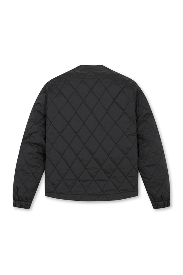 (W) 퀼티드 V넥 스웨트는 여성 골프룩을 위한 스포티하고 미니멀한 스타일의 상의입니다. 블랙 컬러의 레귤러핏 제품으로, 가을/겨울 시즌에 적합하며 두꺼운 두께감과 부드러운 촉감이 특징입니다. 퀄팅 디테일이 돋보이는 디자인에 V넥 라인과 긴 소매로 세련됨을 더했습니다. 안감은 패딩 처리되어 보온성을 높였으며, 골프웨어로 활용하기 좋습니다.
