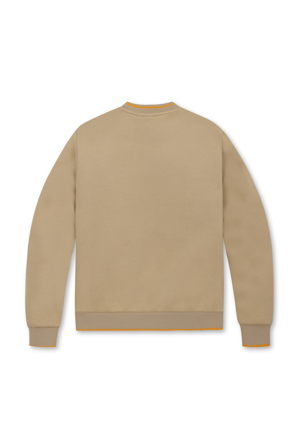 (W) 플리스 라인 로고 스웨트는 여성 골프 및 일상용 상의입니다. 아이보리, 베이지, 와인 3가지 색상으로 출시되었으며, 트윌 조직 느낌의 저지 원단에 부드러운 촉감과 기모 안감이 특징입니다. 라운드넥에 긴 소매, 데일리핏, 슬림핏, 오버핏으로 다양한 스타일 연출이 가능하며, 넥과 밑단 립조직 컬러립 포인트, 탄탄한 안티필링 1X7 립밴드, 왼쪽 가슴 뉴베어 자수와 레터링이 돋보입니다. 베이직한 디자인으로 캐주얼 및 미니멀 스타일을 연출할 수 있습니다.
