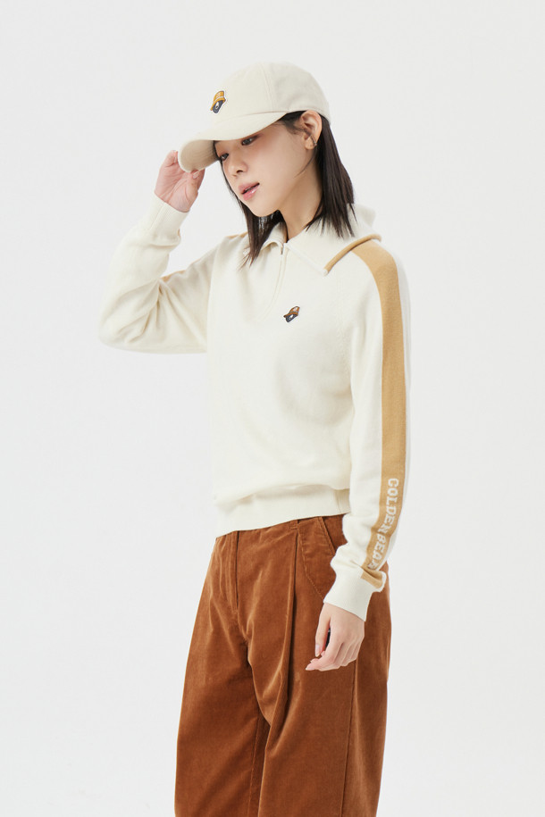 (W) 윈드프루프 라이닝 하프 집업 니트는 여성용 상의로, 가을과 겨울에 따뜻하게 착용할 수 있습니다. 베이지, 화이트 색상으로 출시되었으며, 스포티하고 캐주얼한 스타일을 연출합니다. 하프넥 디자인에 레귤러핏으로 제작되었으며, 두꺼운 두께감과 부드러운 촉감의 기모 안감으로 보온성을 높였습니다. 방풍 기능을 갖춘 폴리에스테르와 니트 혼방 소재로, 골프룩과 출근룩 등 다양한 TPO에 활용 가능합니다.
