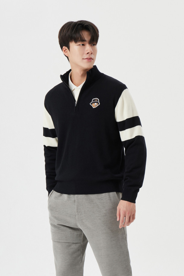 **윈드프루프 라이닝 하프 집업 니트**는 남성용 상의로, 가을과 겨울에 따뜻함과 스타일을 동시에 제공합니다. 블랙과 화이트 두 가지 색상으로 출시되어 어떤 스타일에도 쉽게 매치할 수 있습니다. 스포티하면서도 캐주얼한 무드를 연출하며, 골프룩과 출근룩 등 다양한 TPO에 활용 가능합니다. 레귤러핏에 하프넥 디자인, 긴소매 기장으로 제작되었으며, 두꺼운 두께감과 기모 안감, 방풍 및 보온 기능으로 추운 날씨에도 쾌적하게 착용할 수 있습니다. 부드러운 촉감과 무지 패턴, 집업 및 배색 디테일이 돋보이는 미니멀한 디자인의 니트입니다.
