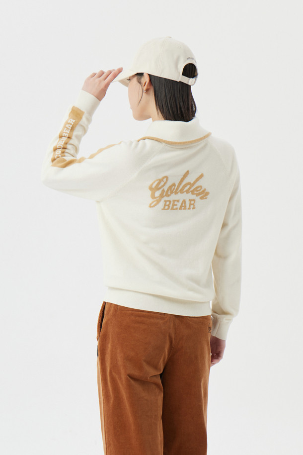 (W) 윈드프루프 라이닝 하프 집업 니트는 여성용 상의로, 가을과 겨울에 따뜻하게 착용할 수 있습니다. 베이지, 화이트 색상으로 출시되었으며, 스포티하고 캐주얼한 스타일을 연출합니다. 하프넥 디자인에 레귤러핏으로 제작되었으며, 두꺼운 두께감과 부드러운 촉감의 기모 안감으로 보온성을 높였습니다. 방풍 기능을 갖춘 폴리에스테르와 니트 혼방 소재로, 골프룩과 출근룩 등 다양한 TPO에 활용 가능합니다.
