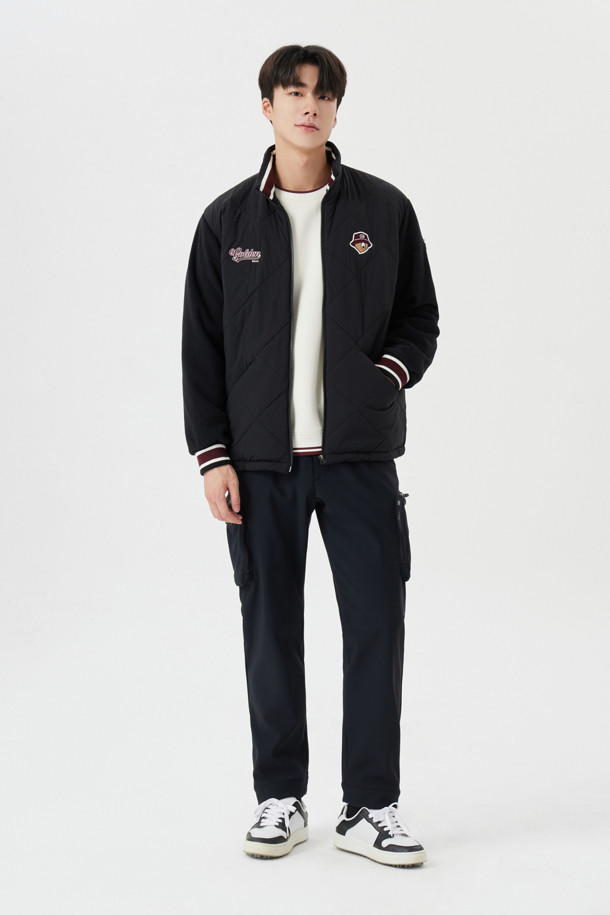 블랙 Back Brushed 조거 팬츠는 가을, 겨울철에 따뜻하고 편안하게 착용할 수 있는 남성용 긴바지입니다. 부드러운 기모 안감과 브러쉬드 가공으로 뛰어난 촉감을 제공하며, 릴랙스핏으로 편안한 착용감을 선사합니다. 조거핏 디자인으로 스포티하고 캐주얼한 스타일을 연출하며, 골프룩이나 캠핑룩 등 다양한 TPO에 활용하기 좋습니다. 무지 디자인에 두꺼운 두께감으로 보온성을 높였으며, 밴딩 처리로 활동성을 더했습니다.
