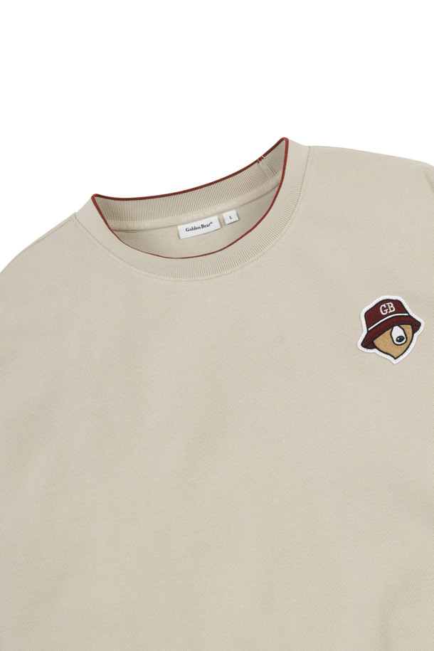 (U) 빅 로고 와펜 크루넥 스웨트셔츠는 남성용 스웨트셔츠로, 베이지, 그레이, 그린 3가지 색상으로 출시되었습니다. 봄, 가을, 겨울 계절에 골프 및 일상용으로 착용하기 좋으며, 스포티하고 캐주얼한 스타일을 연출합니다. 슬림, 레귤러, 오버핏으로 다양한 핏을 선택할 수 있으며, 라운드넥에 중간 두께감으로 부드러운 촉감이 특징입니다. 왼쪽 가슴 자수 로고 패치와 뒷목 곰 로고 자수, 밑단/소매단/네크라인 배색, 1x1 립조직 밴드, 어깨 솔기 6mm 모빌론 테이프로 디테일을 더했습니다.
