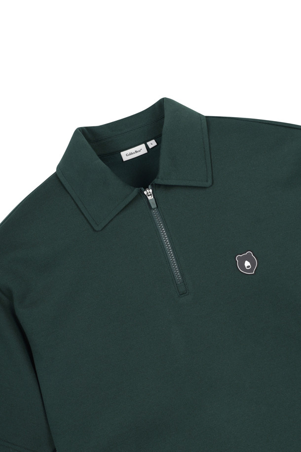 **스탠드 칼라 하프-집 스웨트셔츠**

남성용 스탠드 칼라 하프-집 스웨트셔츠입니다. 가을, 겨울 시즌 착용하기 좋으며, 골프 및 일상 용도로 활용 가능합니다. 슬림핏, 레귤러핏, 오버핏 등 다양한 핏으로 출시되었으며, 그레이, 와인, 그린 세 가지 색상으로 만나볼 수 있습니다. 부드러운 촉감의 더블레이어드 소프트 원단을 사용하여 편안한 착용감을 선사합니다.

하프넥 디자인에 집업 여밈 방식을 적용했으며, 세미오토락 지퍼로 편리함을 더했습니다. 등판과 가슴 부분에 리플렉티브 프린트와 로고를 적용하여 야간에도 시인성을 확보했습니다. 또한, 삼중 스티치 보강 어깨 솔기, 6mm 모빌론 테이프 어깨라인, 사이드 슬릿 등의 디테일로 활동성을 높였습니다. 스포티, 캐주얼, 미니멀 스타일을 연출하기에 적합하며, 골프룩과 겨울 데일리룩에 모두 잘 어울립니다.
