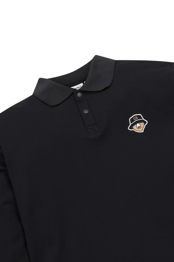 에센셜 니트 카라 티셔츠는 남성을 위한 상의로, 골프 및 일상생활에서 활용하기 좋습니다. 아이보리 컬러의 무지 디자인으로, 봄, 여름, 가을, 겨울 사계절 모두 착용 가능합니다. 슬림핏, 데일리핏, 오버핏으로 다양한 스타일을 연출할 수 있으며, 니트 카라와 긴소매가 특징입니다. 왼쪽 가슴 베어 자수 및 소매 오각형 장식, 밑단 삼봉 스티치, 소매단 립밴드, 몸판 매칭 컬러 플라켓 등의 디테일이 돋보입니다.
