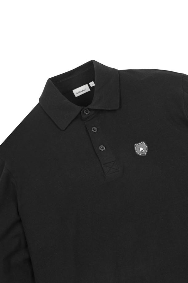 A/R 소프트 터치 카라 티셔츠는 남성 골프, 일상용으로 적합한 폴로 스타일 티셔츠입니다. 부드러운 촉감의 폴리에스테르 소재로 제작되어 얇고 가볍게 착용 가능하며, 흡습 및 속건 기능으로 쾌적함을 유지합니다. 블랙 색상에 레귤러핏, 긴소매 디자인으로 스포티하면서도 베이직한 스타일을 연출합니다. 봄, 여름, 가을 시즌 골프룩에 특히 잘 어울리는 아이템입니다.
