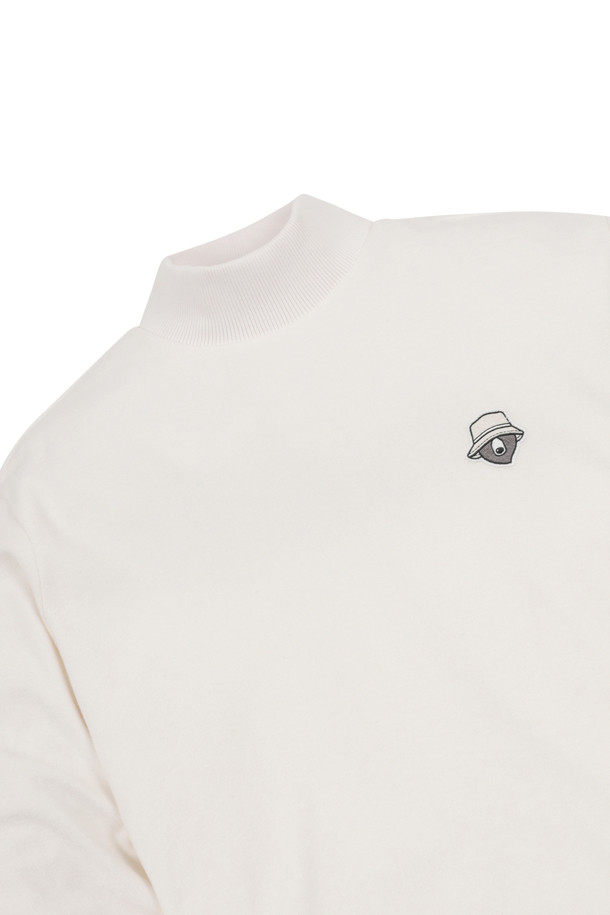 (U) 모크넥 마이크로 플리스 풀오버는 남성용 상의입니다. 부드러운 촉감의 플리스 소재와 폴리에스테르를 사용하여 가을, 겨울철 보온성을 높여주는 두꺼운 두께의 제품입니다. 스포티하면서도 베이직한 스타일로, 골프 및 일상용으로 활용하기 좋습니다. 모크넥 디자인과 긴소매, 레귤러핏으로 제작되었으며, 아이보리, 화이트 색상으로 출시되었습니다. 골프룩에 미니멀하고 클래식한 스타일을 더해줍니다.
