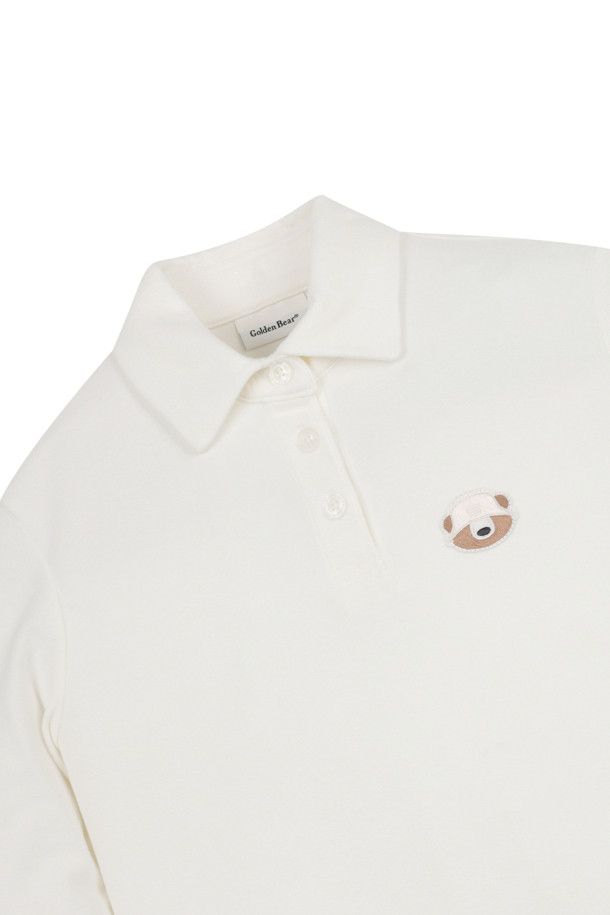 (W) A/R 소프트 터치 카라 티셔츠는 여성 골프 및 일상복으로 활용 가능한 긴소매 티셔츠입니다. 아이보리, 핑크, 브라운 세 가지 색상으로 출시되었으며, 부드러운 촉감의 아크릴레이온, 폴리우레탄 혼방 소재로 제작되었습니다. 베이직 스타일의 무지 디자인에 슬림핏, 데일리핏, 오버핏으로 다양한 핏을 제공하며, 보온 기능과 기모 안감으로 따뜻함을 더했습니다. 좌측 가슴에는 시그니처 뉴베어 자수 와펜이 포인트로 들어가 있으며, 밑단과 소매단은 삼봉 마감 처리로 깔끔하게 마무리되었습니다.
