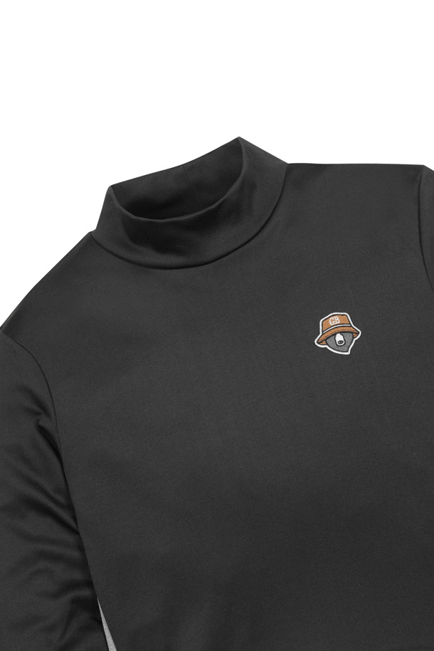 (W) 컬러 컨트라스트 베이스레이어는 여성 골프 및 일상용으로 적합한 긴소매 모크넥 베이스레이어입니다. 가을, 겨울 시즌에 어울리는 슬림핏 또는 오버핏으로 제작되었으며, 부드러운 촉감과 신축성을 제공합니다. 그레이, 블랙 컬러에 사이드 컬러 배색 패널 디자인으로 스포티한 무드를 연출하며, 왼쪽 가슴 자수 와펜으로 포인트를 더했습니다. 비침 걱정 없이 단품 티셔츠로도 활용 가능하여 미니멀하고 캐주얼한 스타일을 완성할 수 있습니다.
