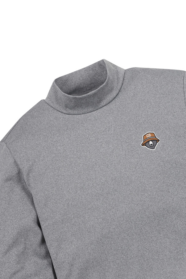 (W) 컬러 컨트라스트 베이스 레이어는 여성 골퍼 및 겨울철 데일리룩을 위한 슬림핏 또는 오버핏의 긴소매 모크넥 베이스 레이어입니다. 그레이, 블랙 두 가지 색상으로 출시되었으며, 스포티하고 미니멀한 스타일을 연출합니다. 부드러운 촉감과 신축성 있는 소재로 편안한 착용감을 제공하며, 사이드 컬러 배색 패널 디자인과 왼쪽 가슴 자수 와펜이 특징입니다. 비침이 없어 단품 티셔츠로도 활용 가능합니다. 가을, 겨울 시즌에 적합한 두께감의 베이직한 무지 스타일입니다.
