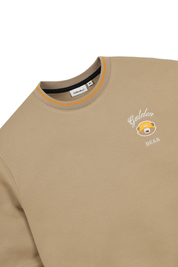 (W) 플리스 라인 로고 스웨트는 여성 골프 및 일상용 상의입니다. 아이보리, 베이지, 와인 3가지 색상으로 출시되었으며, 트윌 조직 느낌의 저지 원단에 부드러운 촉감과 기모 안감이 특징입니다. 라운드넥에 긴 소매, 데일리핏, 슬림핏, 오버핏으로 다양한 스타일 연출이 가능하며, 넥과 밑단 립조직 컬러립 포인트, 탄탄한 안티필링 1X7 립밴드, 왼쪽 가슴 뉴베어 자수와 레터링이 돋보입니다. 베이직한 디자인으로 캐주얼 및 미니멀 스타일을 연출할 수 있습니다.
