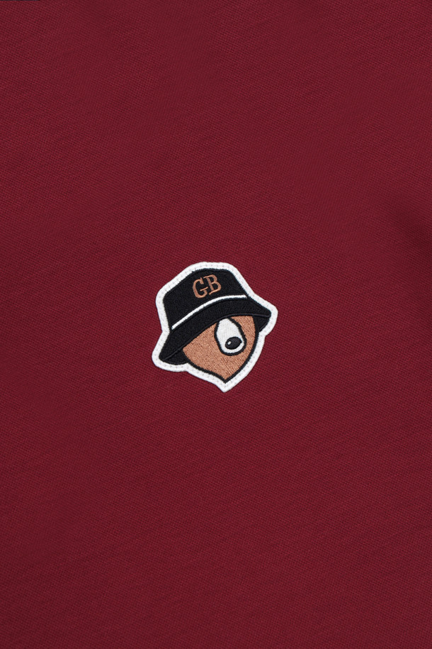 소프트 터치 피케 폴로 카라 반소매 티셔츠는 남성용 상의로, 부드러운 촉감이 특징입니다. 여름, 가을, 겨울 계절에 걸쳐 골프 및 일상용으로 활용 가능하며, 슬림핏, 레귤러핏, 오버핏으로 출시됩니다. 무지 패턴에 레드, 그린, 블루 세 가지 색상으로 만나보실 수 있으며, 폴로넥 디자인과 대비 색상 칼라가 돋보입니다. 신축성과 속건 기능을 갖춘 면, 폴리에스테르, 스판덱스 혼방 소재로 제작되었으며, 왼쪽 가슴 포켓, 리뉴얼된 베어 패치, 밑단 사이드 슬릿 등의 디테일이 돋보이는 캐주얼, 스포티 스타일의 미니멀한 골프룩입니다.
