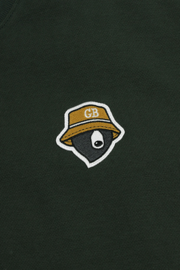 (U) 빅 로고 와펜 크루넥 스웨트셔츠는 남성용 스웨트셔츠로, 베이지, 그레이, 그린 세 가지 색상으로 출시되었습니다. 플리스와 코튼 혼방 소재로 제작되어 부드러운 촉감을 자랑하며, 봄, 가을에 입기 좋습니다. 라운드넥 디자인에 슬림핏, 데일리핏, 오버핏으로 다양한 스타일을 연출할 수 있습니다. 캐주얼, 스포티, 미니멀한 스타일을 즐기는 분들께 추천하며, 동네 마실룩, 산책룩, 캠핑룩에 잘 어울립니다. 전면 좌측 가슴의 곰 와펜과 후면 넥밴드 하단의 로고 자수가 디자인 포인트이며, 신축성이 있어 편안하게 착용 가능합니다.
