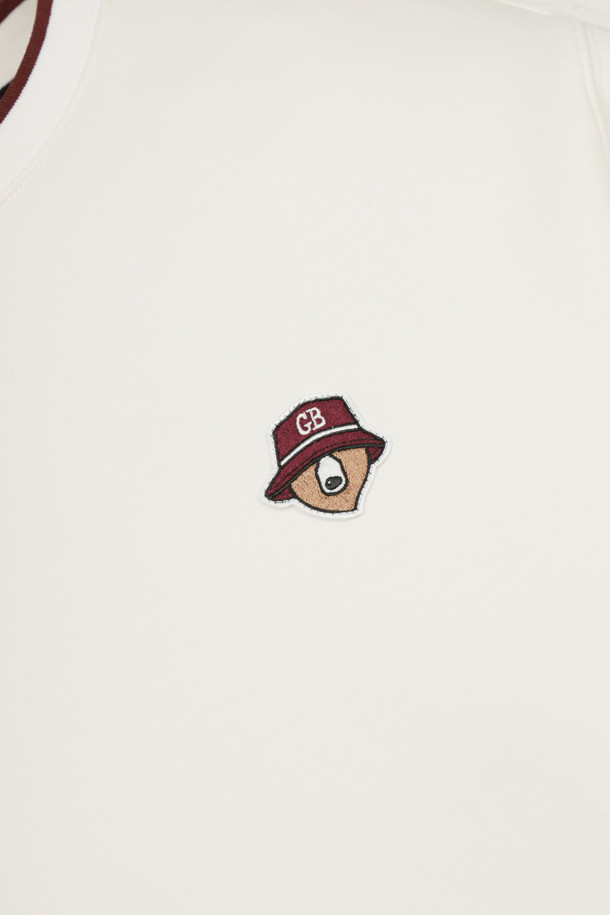 아이보리, 화이트 색상으로 출시된 Printed Back 더블페이스 스웨트셔츠입니다. 남성용으로, 가을/겨울 시즌에 골프 및 일상용으로 착용하기 좋습니다. 면 소재의 레귤러핏 긴소매 스웨트셔츠로, 라운드넥 디자인과 두꺼운 두께, 부드러운 촉감이 특징입니다. 등면에 프린트가 더해져 스포티하고 캐주얼한 스타일을 연출하며, 미니멀한 무드도 느낄 수 있습니다. 더블페이스 원단으로 제작되어 보온성과 활동성을 동시에 갖췄습니다.
