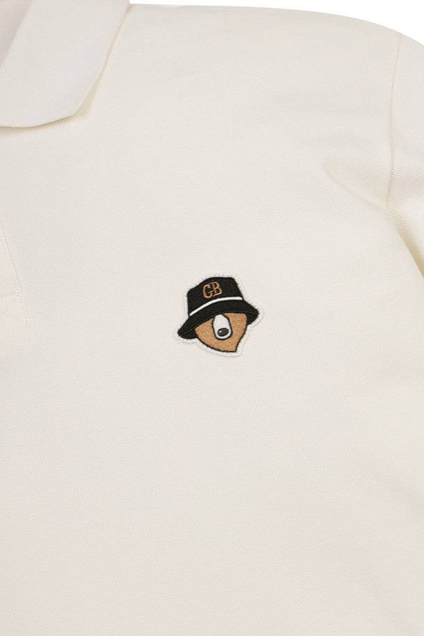 에센셜 니트 카라 티셔츠는 남성을 위한 베이직 스타일의 골프웨어입니다. 아이보리 컬러의 무지 피케 소재로 제작되었으며, 봄, 여름, 가을, 겨울 사계절 모두 착용 가능합니다. 슬림핏, 데일리핏, 오버핏 세 가지 핏으로 출시되어, 취향에 맞는 스타일을 연출할 수 있습니다. 니트 카라 디자인과 왼쪽 가슴 베어 자수, 소매단의 립밴드 디테일이 특징이며, 신축성이 있어 편안한 착용감을 제공합니다. 골프룩, 클래식, 미니멀, 캐주얼 스타일을 선호하는 분들께 추천합니다.
