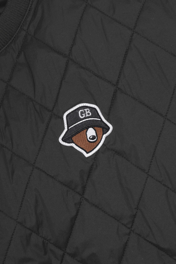 퀼티드 크루넥 풀오버는 남성용 상의로, 가을과 겨울에 따뜻하게 착용할 수 있는 두꺼운 두께의 긴소매 제품입니다. 라운드넥 디자인에 레귤러핏으로 제작되었으며, 스포티하고 캐주얼한 스타일을 연출합니다. 퀄팅 패턴과 부드러운 촉감의 폴리에스터 소재, 패딩 안감으로 보온성을 높였습니다. 골프룩은 물론 일상에서도 편안하게 활용 가능한 아이템입니다.
