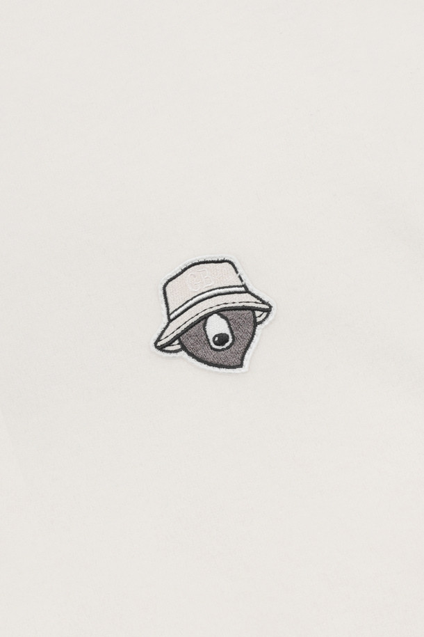 (U) 모크넥 마이크로 플리스 풀오버는 남성용 상의입니다. 부드러운 촉감의 플리스 소재와 폴리에스테르를 사용하여 가을, 겨울철 보온성을 높여주는 두꺼운 두께의 제품입니다. 스포티하면서도 베이직한 스타일로, 골프 및 일상용으로 활용하기 좋습니다. 모크넥 디자인과 긴소매, 레귤러핏으로 제작되었으며, 아이보리, 화이트 색상으로 출시되었습니다. 골프룩에 미니멀하고 클래식한 스타일을 더해줍니다.
