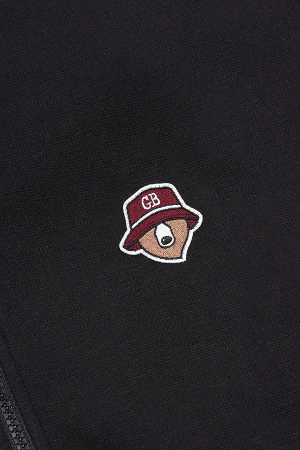 더블-페이스 저지 스탠드 카라 집업은 남성용 아우터입니다. 그레이와 블랙 두 가지 색상으로 출시되었으며, 골프 및 일상생활에서 활용하기 좋습니다. 봄, 가을, 겨울 계절에 적합하며, 스포티하고 베이직한 스타일을 연출합니다. 슬림핏으로 제작되었으며, 로고와 프린트 무늬가 특징입니다. 두꺼운 저지 소재에 부드러운 촉감, 긴 소매 기장과 스탠드 카라, 캥거루 포켓 등 다양한 특징을 갖춘 집업 스타일의 의류입니다.
