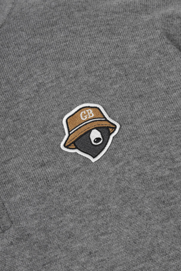 남성용 Windproof Lining (윈드프루프 라이닝) 하프 집업 니트입니다. 가을, 겨울 시즌 골프 및 일상에서 활용하기 좋은 스포티하고 베이직한 스타일의 제품입니다. 부드러운 울 소재에 방풍 안감을 더해 보온성과 방풍 기능을 갖췄습니다. 넥 소매 밑단 7X7 립 조직, 소매 상단 및 넥밴드 상단 배색 컬러 포인트, 전면 좌측 가슴 시그니처 자수, 등판 골 조직 디자인으로 디자인적 포인트를 더했습니다. 반 집업 스타일로 탈착이 용이하며, 필링 발생을 최소화했습니다. 블랙과 그레이 두 가지 컬러로 출시되었습니다.
