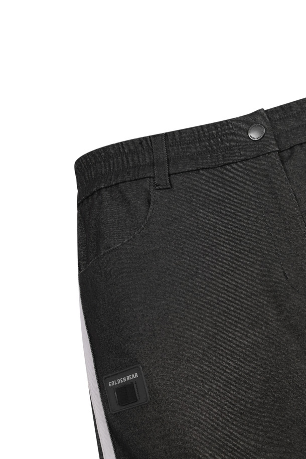 (W) 루즈핏 데님 라이크 팬츠는 여성용 바지로, 봄부터 겨울까지 사계절 내내 활용 가능한 아이템입니다. 블랙과 블루 두 가지 색상으로 출시되었으며, 코튼과 폴리에스테르 혼방 소재로 제작되어 신축성과 내구성이 우수합니다. 루즈핏, 슬림핏, 스트레이트핏, 테이퍼드핏, 와이드핏 등 다양한 핏으로 출시되어 폭넓은 선택이 가능하며, 측면 배색 테이프와 사선 포켓, 벨트고리 디테일이 특징입니다. 골프룩, 산책룩 등 다양한 TPO에 스포티하고 세련된 스타일을 연출할 수 있습니다.
