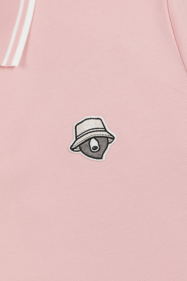 (W) 소프트 터치 피케 폴로 카라 긴팔 티셔츠는 여성 골프 및 일상 생활을 위해 디자인되었습니다. 부드러운 촉감의 면, 폴리에스터, 스판덱스 혼방 소재로 제작되어 편안한 착용감을 선사합니다. 슬림핏, 레귤러핏, 오버핏으로 다양한 핏을 제공하며, 아이보리, 핑크, 그린 3가지 다채로운 컬러로 출시되었습니다. 와플 패턴, 긴 소매, 폴로넥 디자인이 특징이며, 좌측 가슴 로고 패치와 밑단 사이드 슬릿으로 포인트를 더했습니다. 신축성과 속건 기능으로 활동성을 높여 봄, 여름, 가을, 겨울 사계절 모두 활용 가능합니다.
