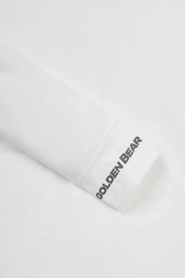 (W) 폴 모크 넥 베이스 레이어는 여성 골퍼를 위한 베이직 스타일의 긴소매 모크넥 상의입니다. 여름, 가을, 겨울 시즌에 착용 가능하며, 슬림핏, 데일리핏, 오버핏으로 다양한 스타일을 연출할 수 있습니다. 가볍고 탄탄한 원단으로 제작되었으며, 시접 없는 봉제 기법과 소매 끝단 제원단 시보리 마감으로 깔끔한 디자인을 자랑합니다. 오른쪽 소매 끝단에는 골들베어 레터링 프린트가 포인트로 들어가며, 비침 걱정 없이 편안하게 착용할 수 있습니다. 골프룩, 미니멀, 클래식 스타일을 즐겨 입는 분들께 추천합니다.
