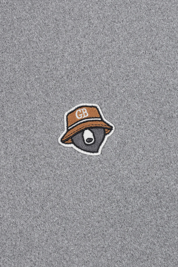 (W) 컬러 컨트라스트 베이스 레이어는 여성 골퍼 및 겨울철 데일리룩을 위한 슬림핏 또는 오버핏의 긴소매 모크넥 베이스 레이어입니다. 그레이, 블랙 두 가지 색상으로 출시되었으며, 스포티하고 미니멀한 스타일을 연출합니다. 부드러운 촉감과 신축성 있는 소재로 편안한 착용감을 제공하며, 사이드 컬러 배색 패널 디자인과 왼쪽 가슴 자수 와펜이 특징입니다. 비침이 없어 단품 티셔츠로도 활용 가능합니다. 가을, 겨울 시즌에 적합한 두께감의 베이직한 무지 스타일입니다.
