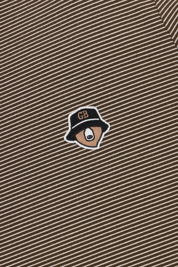 (W) 스트라이프 터틀넥 티셔츠는 여성 골퍼를 위한 캐주얼 스타일의 상의입니다. 가을, 겨울 시즌에 어울리는 레귤러 핏의 긴 소매 터틀넥 디자인으로, 브라운 컬러의 스트라이프 무늬가 특징입니다. 골프웨어뿐만 아니라 일상에서도 미니멀하고 클래식한 스타일을 연출할 수 있습니다.
