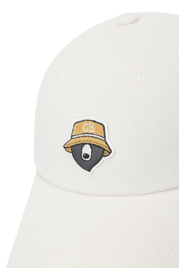 (U) 코듀로이 에센셜 볼캡은 캐주얼, 미니멀, 클래식 스타일을 아우르는 볼캡입니다. 아이보리, 베이지, 블랙 3가지 색상으로 출시되었으며, 남녀 모두 착용 가능합니다. 아웃도어 활동과 일상생활 모두에 활용 가능한 디자인으로, 코듀로이 소재 특유의 부드러운 질감이 특징입니다. 모자 깊이 16cm, 챙 길이 7cm이며, 로고 자수와 아플리케 와펜으로 포인트를 더했습니다. 24년 베스트 상품을 리뉴얼하여 얇은 심지 보강, 플렉서블한 착용감, 형태 유지 구조를 갖췄으며, 사이즈 조절이 가능합니다.
