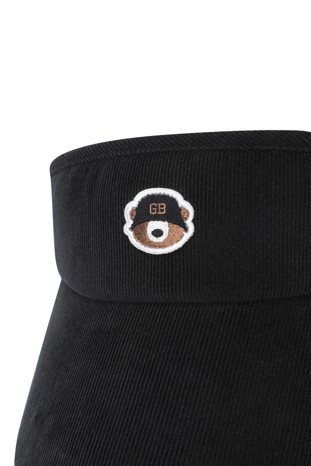 (W) 코듀로이 바이저는 여성 골프룩에 어울리는 클래식하고 미니멀한 스타일의 바이저입니다. 아이보리, 브라운, 블랙 3가지 색상으로 출시되었으며, 부드러운 코듀로이 소재와 코튼 소재를 혼방하여 제작되었습니다. 이마 부분은 메쉬 안감으로 처리하여 통기성을 높였으며, 7.5cm의 모자 깊이와 8.5cm의 챙 넓이로 얼굴이 작아 보이는 효과를 줍니다. 사이즈 조절이 가능한 메달 버클, 로고 직자수, 자수 와펜 디테일이 돋보이며, 봄, 여름 시즌에 착용하기 좋습니다.
