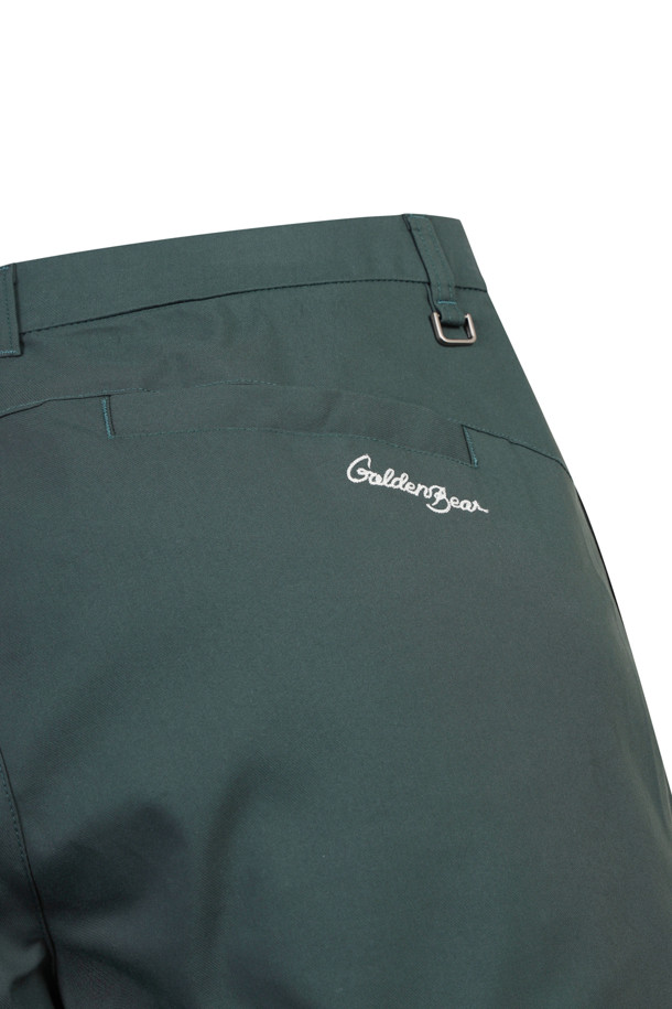 Tucked 테이퍼드 팬츠는 남성을 위한 골프 및 일상용 바지입니다. 블루와 아이보리 두 가지 색상으로 출시되었으며, 봄, 여름, 가을, 겨울 사계절 모두 착용 가능합니다. 슬림핏 테이퍼드 디자인으로 클래식하고 미니멀한 스타일을 연출하며, 얇은 면 소재로 제작되었습니다. 1:7 비율 허리 밴드, 싱글 플리츠, 메탈 후크 잠금장치, D링, 로고 자수, 싱글 웰트 포켓, 사이드 대각선 포켓, 백 요크 디자인 등, 섬세한 디테일이 돋보입니다. 2cm 접어올린 밑단으로 세련된 룩을 완성합니다.
