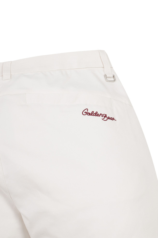 "턱 테이퍼드 팬츠"는 남성용 골프 팬츠로, 봄, 여름, 가을, 겨울 모든 계절에 착용 가능합니다. 클래식하면서도 미니멀한 스타일을 추구하며, 블루와 아이보리 두 가지 색상으로 출시되었습니다. 1:7 비율 허리밴드, 싱글 플리츠, 메탈 후크 잠금장치, 2cm 밑단, 사이드 대각선 포켓, 백 요크, 싱글 웰트 포켓, 지갑 포켓, 로고 자수, D링 장식 등 다양한 디테일이 특징입니다. 슬림핏과 스트레이트 핏으로 연출 가능하며, 뻣뻣한 촉감의 면 소재로 제작되었습니다. 골프룩, 비즈니스 캐주얼, 출근룩 등 다양한 TPO에 활용할 수 있습니다.
