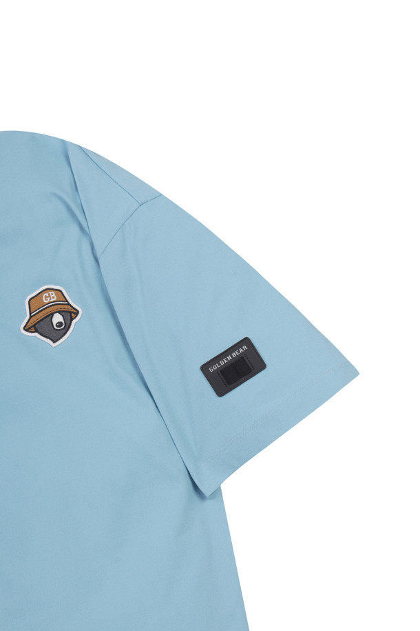 (UNI) 버튼 다운 솔리드 카라 티셔츠는 남성용 상의로, 골프 및 일상에서의 활용에 적합합니다. 라이트블루, 블루, 브라운, 그린, 블랙 5가지 색상으로 출시되었으며, 소로나 소재를 사용하여 가볍고 편안한 착용감을 제공합니다. 슬림핏 또는 세미오버핏으로 디자인되었으며, 반소매에 카라넥, 얇은 두께로 여름과 가을에 착용하기 좋습니다. 자수 와펜 로고, 넥밴드 안쪽 테이프 보강, 컬러 매칭 단추, 소매단과 밑단 삼봉 처리 등 꼼꼼한 디테일이 돋보이며, 신축성은 보통입니다.
