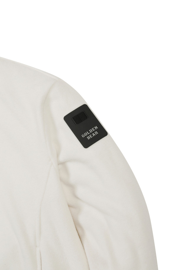 (W) 우븐 하이브리드 마이크로 플리스 후디는 여성용 상의로, 가을과 겨울에 따뜻하게 착용할 수 있습니다. 부드러운 플리스 안감과 두꺼운 두께감으로 보온성을 높였으며, 흡습 기능으로 쾌적함을 유지합니다. 화이트와 아이보리 두 가지 색상으로 출시되었으며, 스포티, 캐주얼, 미니멀 스타일을 모두 소화할 수 있습니다. 골프룩, 캠핑룩 등 다양한 TPO에 활용 가능하며, 집업 스타일로 간편하게 여밀 수 있습니다. 측면 포켓과 로고 디테일이 돋보이는 레귤러핏 후디입니다.
